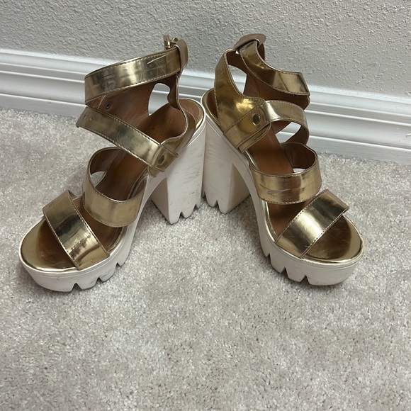 Sandals - Picture 3 of 4